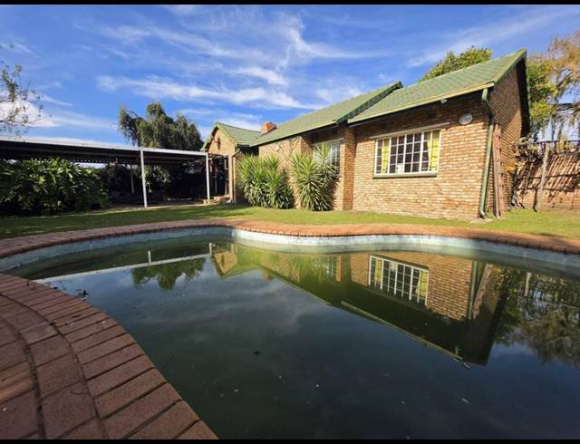 3 BEDROOM HOUSE FOR SALE IN RACEVIEW